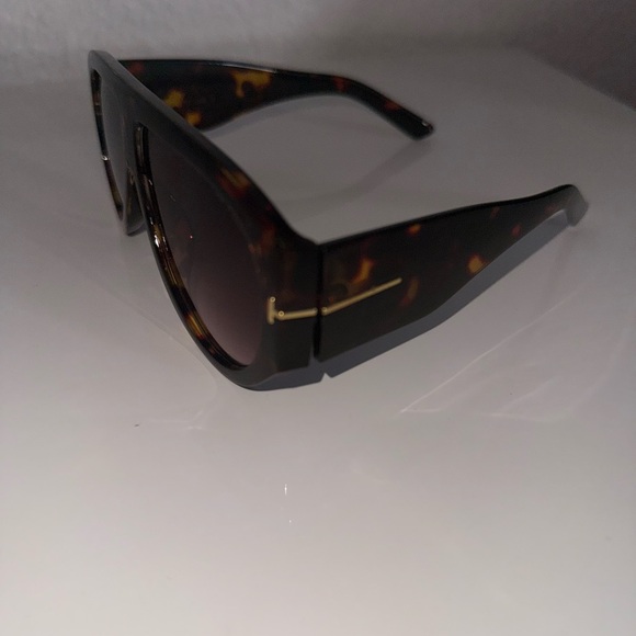 Tom ford women's Tortoiseshell Oversized Sunglasses - Dark Brown Lenses - Picture 3 of 4